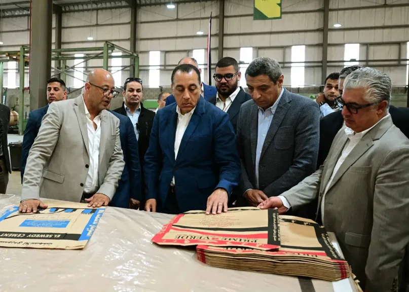 تفقد المصنع