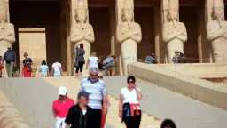 السياحة ترفع إيرادات مصر من...