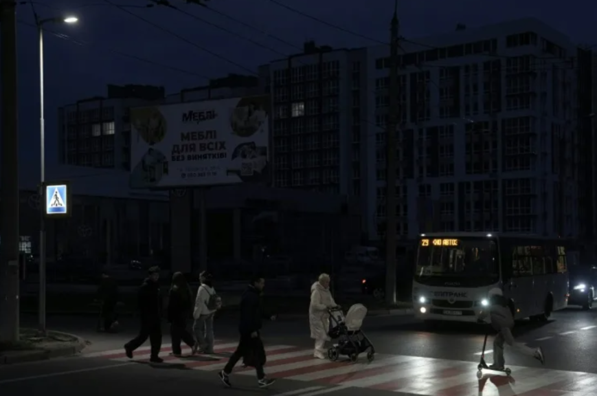 الظلام ينتشر في أوكرانيا