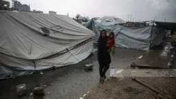 شتاء غزة ينهش الأحياء.. خيام...