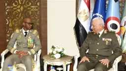 إيديكس 2025.. وزير الدفاع ورئيس...