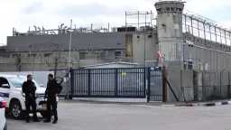 رائحة العفن والدم والعرق.. فضح...