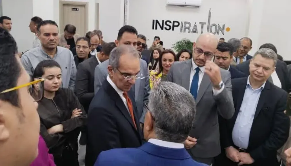 وزير الاتصالات