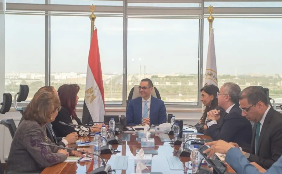 خلال اجتماع وزير الاستثمار واتحاد المستثمرات العرب