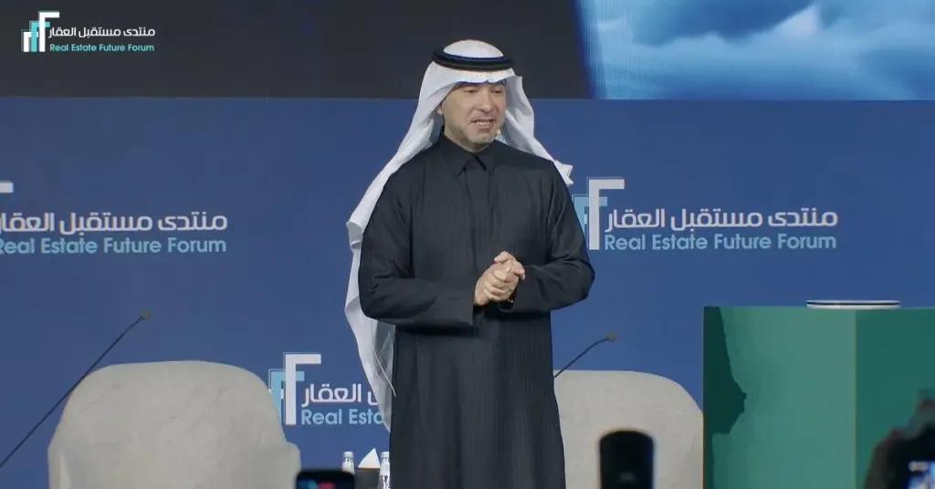 وزير البلديات والإسكان ماجد الحقيل